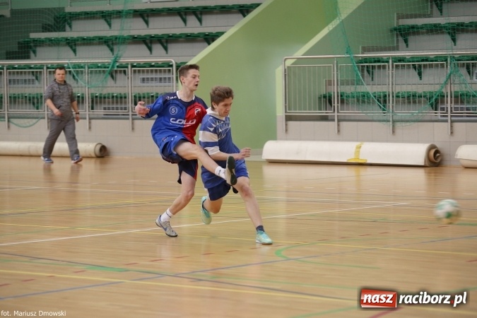 Zdjęcie w galerii na portalu naszraciborz.pl: Otwarte Mistrzostwa Raciborza w Halowej Piłce Nożnej Chłopców Szkół Gimnazjalnych w Arenie Rafako odbyły się po raz drugi wiadomości z regionu