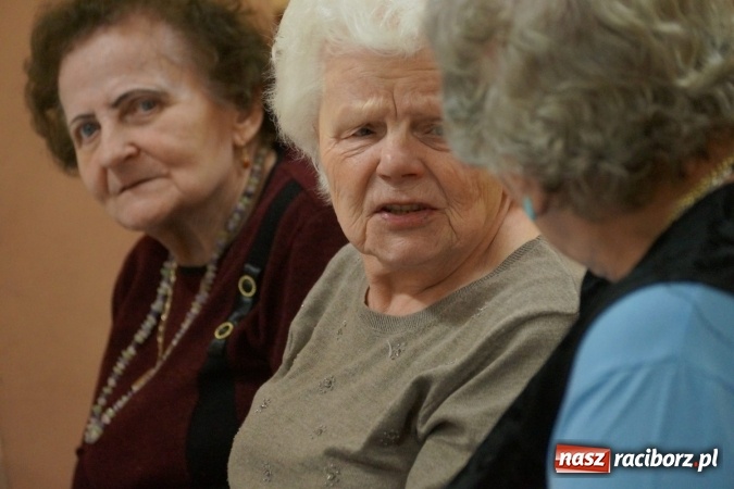 Zdjęcie w galerii na portalu naszraciborz.pl: Ma się smartfona, ma się laptopa - Kobiety Aktywne z Nędzy świętują dzień babci wiadomości z regionu