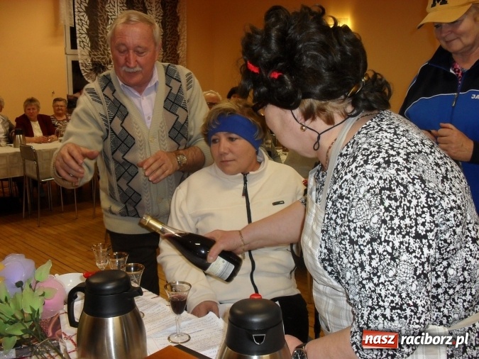 Zdjęcie w galerii na portalu naszraciborz.pl: Ma się smartfona, ma się laptopa - Kobiety Aktywne z Nędzy świętują dzień babci wiadomości z regionu