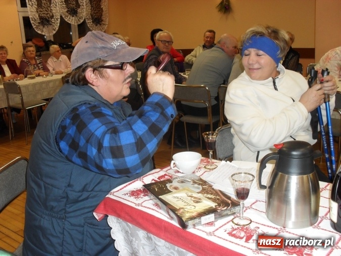 Zdjęcie w galerii na portalu naszraciborz.pl: Ma się smartfona, ma się laptopa - Kobiety Aktywne z Nędzy świętują dzień babci wiadomości z regionu
