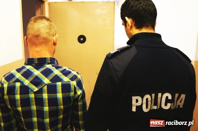 Zdjęcie w galerii na portalu naszraciborz.pl: Trzech na jednego - pobili i ukradli dwa telefony wiadomości z regionu