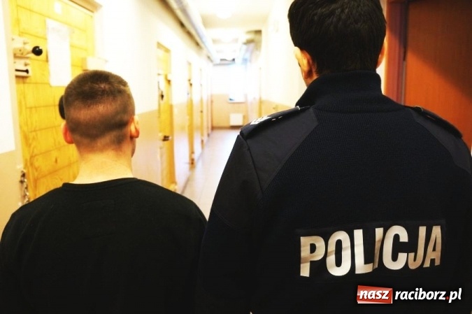 Zdjęcie w galerii na portalu naszraciborz.pl: Trzech na jednego - pobili i ukradli dwa telefony wiadomości z regionu