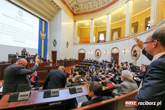 Zdjęcie w galerii na portalu naszraciborz.pl: Sejmik za uznaniem Ślązaków za mniejszość etniczną  wiadomości z regionu