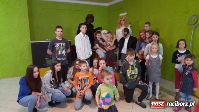 Zdjęcie w galerii na portalu naszraciborz.pl: Wychowankowie zakładu poprawczego zakończyli kolejną akcję pomocową dla potrzebujących  wiadomości z regionu