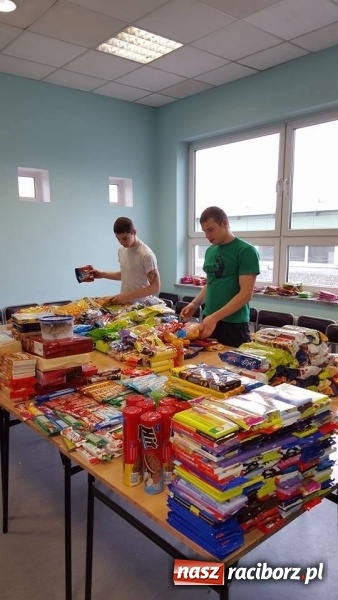 Zdjęcie w galerii na portalu naszraciborz.pl: Wychowankowie zakładu poprawczego zakończyli kolejną akcję pomocową dla potrzebujących  wiadomości z regionu