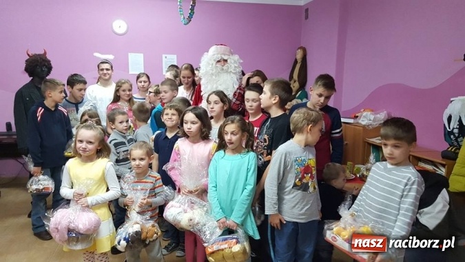 Zdjęcie w galerii na portalu naszraciborz.pl: Wychowankowie zakładu poprawczego zakończyli kolejną akcję pomocową dla potrzebujących  wiadomości z regionu