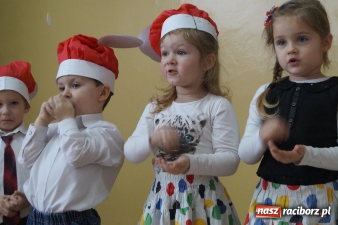 Zdjęcie w galerii na portalu naszraciborz.pl: Magik na finał Dnia Babci i Dziadka w Babicach  wiadomości z regionu