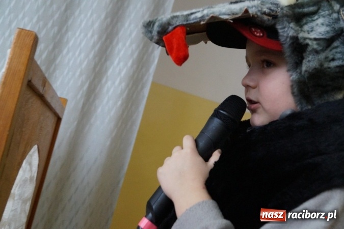 Zdjęcie w galerii na portalu naszraciborz.pl: Magik na finał Dnia Babci i Dziadka w Babicach  wiadomości z regionu