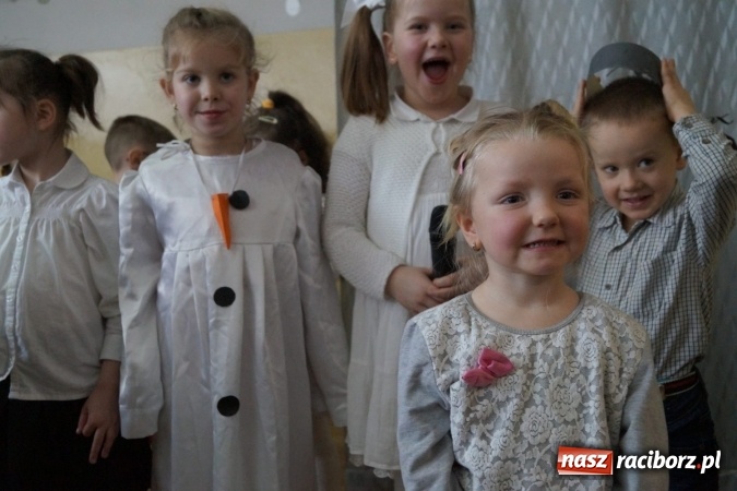 Zdjęcie w galerii na portalu naszraciborz.pl: Magik na finał Dnia Babci i Dziadka w Babicach  wiadomości z regionu