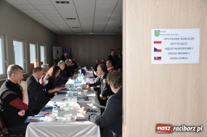 Zdjęcie w galerii na portalu naszraciborz.pl: Spotkanie dotyczące budowy kanału Odra-Dunaj wiadomości z regionu