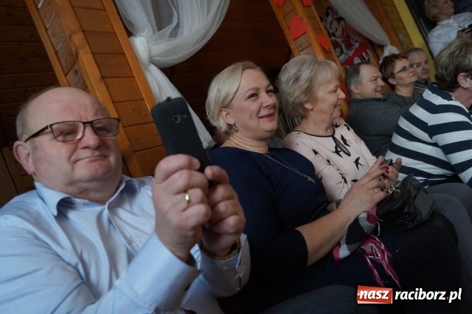 Zdjęcie w galerii na portalu naszraciborz.pl: Babcie są od rozpieszczania, czyli ciąg dalszy świętowania w Nędzy  wiadomości z regionu