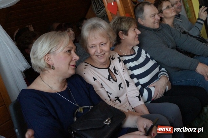 Zdjęcie w galerii na portalu naszraciborz.pl: Babcie są od rozpieszczania, czyli ciąg dalszy świętowania w Nędzy  wiadomości z regionu