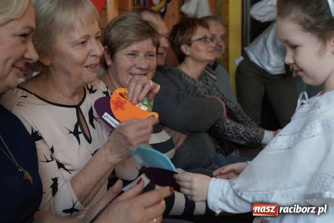 Zdjęcie w galerii na portalu naszraciborz.pl: Babcie są od rozpieszczania, czyli ciąg dalszy świętowania w Nędzy  wiadomości z regionu