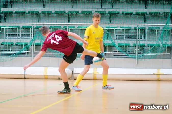 Zdjęcie w galerii na portalu naszraciborz.pl: HLPN: Ostatni weekend fazy zasadniczej w II lidze. Pewna wygrana FC Po Nalewce. Błażejowice minimalnie lepsze od Ultimate Team wiadomości z regionu