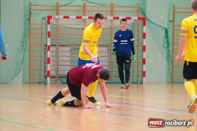 Zdjęcie w galerii na portalu naszraciborz.pl: HLPN: Ostatni weekend fazy zasadniczej w II lidze. Pewna wygrana FC Po Nalewce. Błażejowice minimalnie lepsze od Ultimate Team wiadomości z regionu