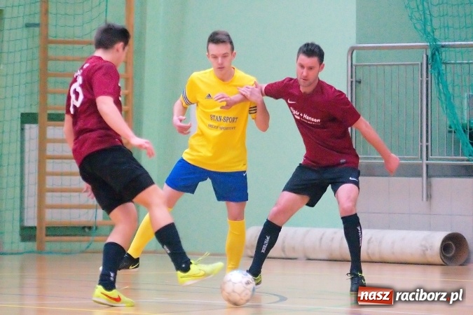 Zdjęcie w galerii na portalu naszraciborz.pl: HLPN: Ostatni weekend fazy zasadniczej w II lidze. Pewna wygrana FC Po Nalewce. Błażejowice minimalnie lepsze od Ultimate Team wiadomości z regionu