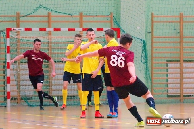 Zdjęcie w galerii na portalu naszraciborz.pl: HLPN: Ostatni weekend fazy zasadniczej w II lidze. Pewna wygrana FC Po Nalewce. Błażejowice minimalnie lepsze od Ultimate Team wiadomości z regionu