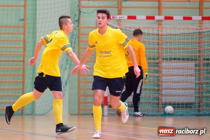 Zdjęcie w galerii na portalu naszraciborz.pl: HLPN: Ostatni weekend fazy zasadniczej w II lidze. Pewna wygrana FC Po Nalewce. Błażejowice minimalnie lepsze od Ultimate Team wiadomości z regionu