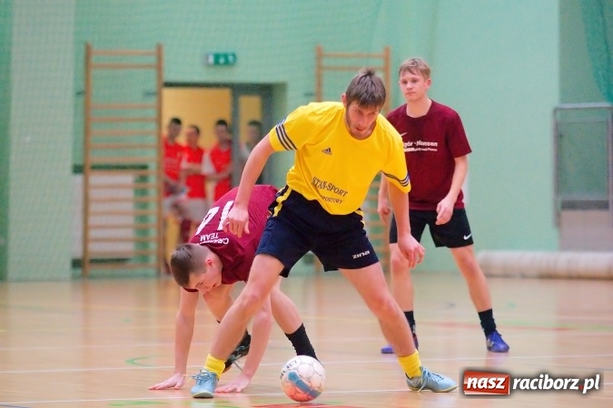 Zdjęcie w galerii na portalu naszraciborz.pl: HLPN: Ostatni weekend fazy zasadniczej w II lidze. Pewna wygrana FC Po Nalewce. Błażejowice minimalnie lepsze od Ultimate Team wiadomości z regionu