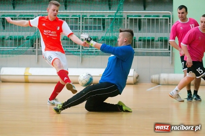 Zdjęcie w galerii na portalu naszraciborz.pl: HLPN: Ostatni weekend fazy zasadniczej w II lidze. Pewna wygrana FC Po Nalewce. Błażejowice minimalnie lepsze od Ultimate Team wiadomości z regionu