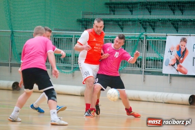 Zdjęcie w galerii na portalu naszraciborz.pl: HLPN: Ostatni weekend fazy zasadniczej w II lidze. Pewna wygrana FC Po Nalewce. Błażejowice minimalnie lepsze od Ultimate Team wiadomości z regionu