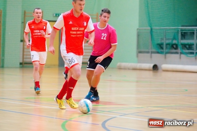 Zdjęcie w galerii na portalu naszraciborz.pl: HLPN: Ostatni weekend fazy zasadniczej w II lidze. Pewna wygrana FC Po Nalewce. Błażejowice minimalnie lepsze od Ultimate Team wiadomości z regionu