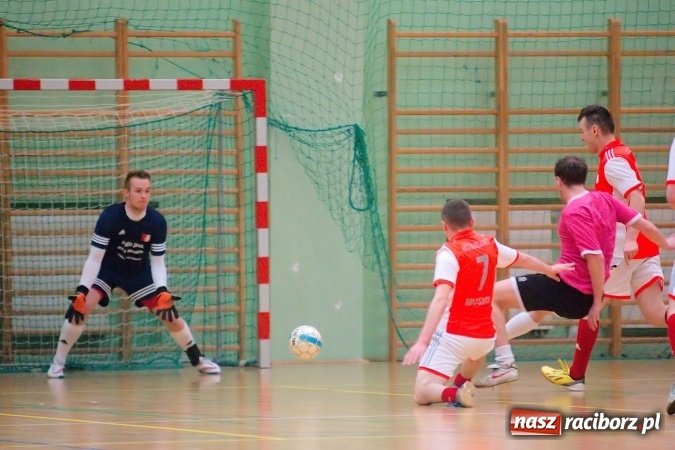 Zdjęcie w galerii na portalu naszraciborz.pl: HLPN: Ostatni weekend fazy zasadniczej w II lidze. Pewna wygrana FC Po Nalewce. Błażejowice minimalnie lepsze od Ultimate Team wiadomości z regionu