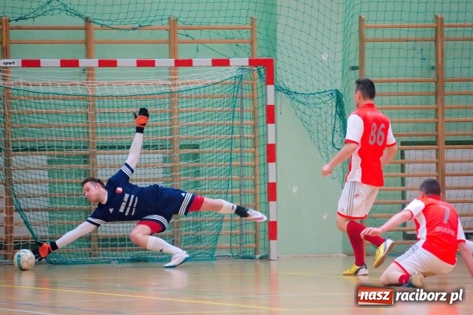 Zdjęcie w galerii na portalu naszraciborz.pl: HLPN: Ostatni weekend fazy zasadniczej w II lidze. Pewna wygrana FC Po Nalewce. Błażejowice minimalnie lepsze od Ultimate Team wiadomości z regionu