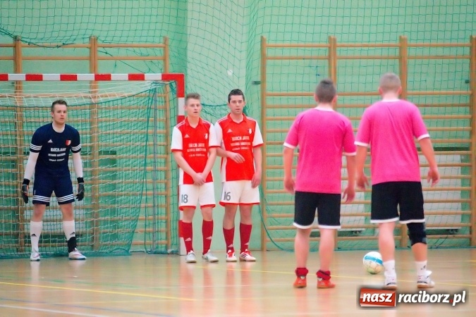 Zdjęcie w galerii na portalu naszraciborz.pl: HLPN: Ostatni weekend fazy zasadniczej w II lidze. Pewna wygrana FC Po Nalewce. Błażejowice minimalnie lepsze od Ultimate Team wiadomości z regionu