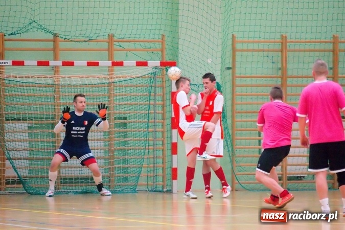 Zdjęcie w galerii na portalu naszraciborz.pl: HLPN: Ostatni weekend fazy zasadniczej w II lidze. Pewna wygrana FC Po Nalewce. Błażejowice minimalnie lepsze od Ultimate Team wiadomości z regionu