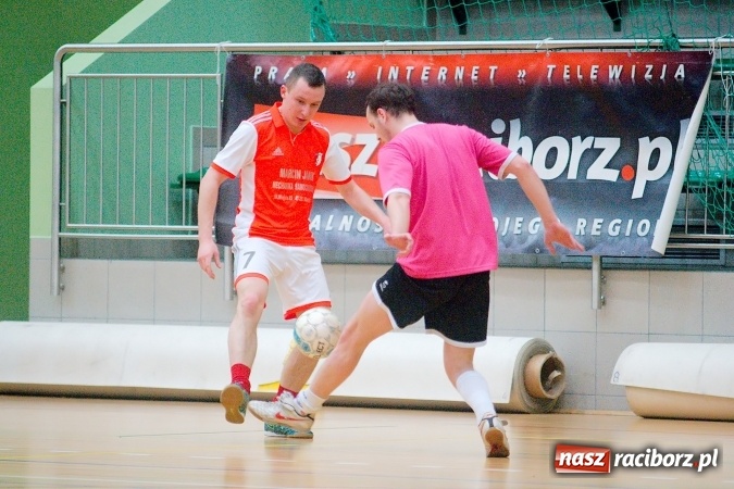 Zdjęcie w galerii na portalu naszraciborz.pl: HLPN: Ostatni weekend fazy zasadniczej w II lidze. Pewna wygrana FC Po Nalewce. Błażejowice minimalnie lepsze od Ultimate Team wiadomości z regionu