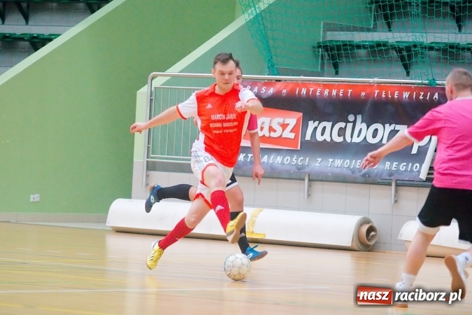 Zdjęcie w galerii na portalu naszraciborz.pl: HLPN: Ostatni weekend fazy zasadniczej w II lidze. Pewna wygrana FC Po Nalewce. Błażejowice minimalnie lepsze od Ultimate Team wiadomości z regionu