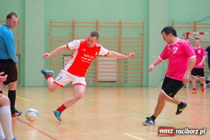 Zdjęcie w galerii na portalu naszraciborz.pl: HLPN: Ostatni weekend fazy zasadniczej w II lidze. Pewna wygrana FC Po Nalewce. Błażejowice minimalnie lepsze od Ultimate Team wiadomości z regionu