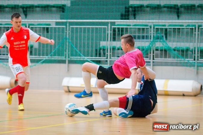 Zdjęcie w galerii na portalu naszraciborz.pl: HLPN: Ostatni weekend fazy zasadniczej w II lidze. Pewna wygrana FC Po Nalewce. Błażejowice minimalnie lepsze od Ultimate Team wiadomości z regionu