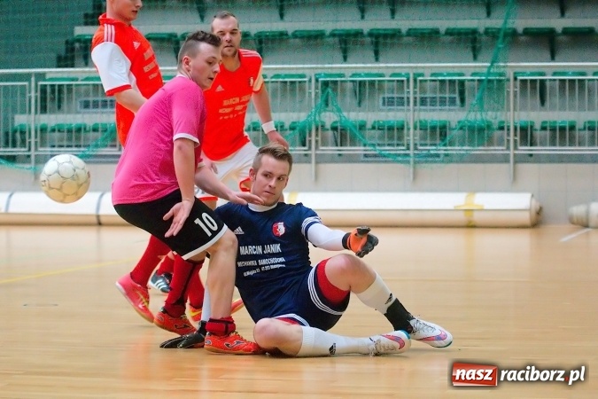 Zdjęcie w galerii na portalu naszraciborz.pl: HLPN: Ostatni weekend fazy zasadniczej w II lidze. Pewna wygrana FC Po Nalewce. Błażejowice minimalnie lepsze od Ultimate Team wiadomości z regionu