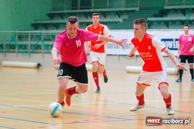 Zdjęcie w galerii na portalu naszraciborz.pl: HLPN: Ostatni weekend fazy zasadniczej w II lidze. Pewna wygrana FC Po Nalewce. Błażejowice minimalnie lepsze od Ultimate Team wiadomości z regionu