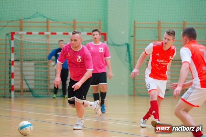 Zdjęcie w galerii na portalu naszraciborz.pl: HLPN: Ostatni weekend fazy zasadniczej w II lidze. Pewna wygrana FC Po Nalewce. Błażejowice minimalnie lepsze od Ultimate Team wiadomości z regionu