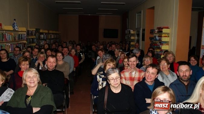 Zdjęcie w galerii na portalu naszraciborz.pl: CARRANTUOHILL zagrał koncert w bibliotece wiadomości z regionu