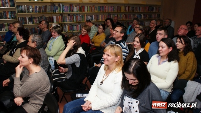 Zdjęcie w galerii na portalu naszraciborz.pl: CARRANTUOHILL zagrał koncert w bibliotece wiadomości z regionu