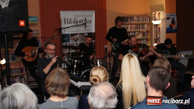 Zdjęcie w galerii na portalu naszraciborz.pl: CARRANTUOHILL zagrał koncert w bibliotece wiadomości z regionu