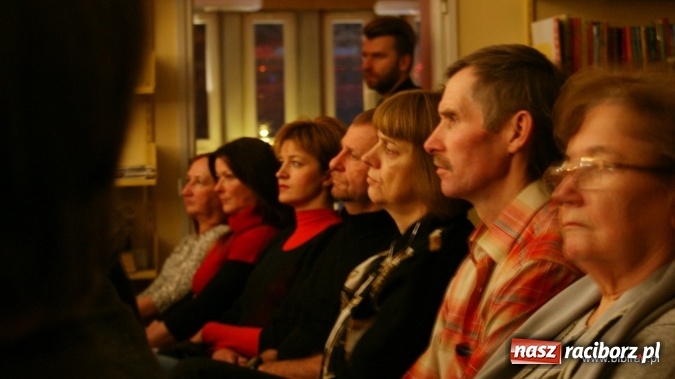 Zdjęcie w galerii na portalu naszraciborz.pl: CARRANTUOHILL zagrał koncert w bibliotece wiadomości z regionu