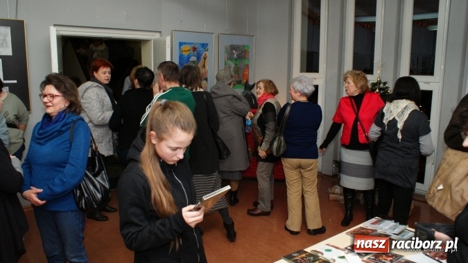 Zdjęcie w galerii na portalu naszraciborz.pl: CARRANTUOHILL zagrał koncert w bibliotece wiadomości z regionu