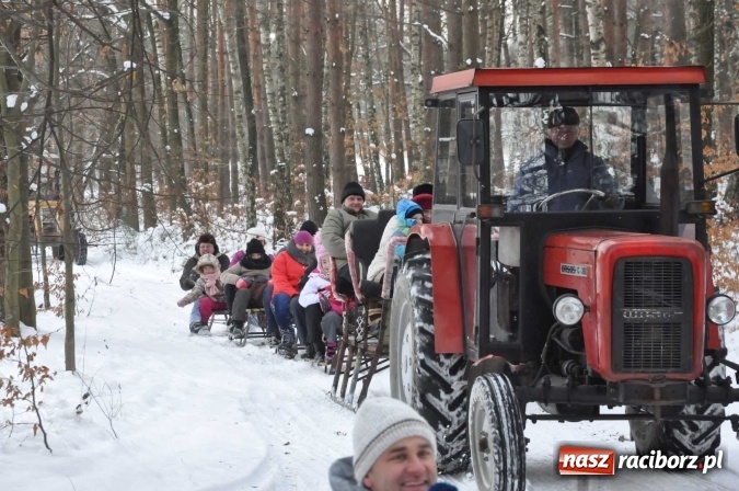 Zdjęcie w galerii na portalu naszraciborz.pl: Samborowice zajechały do Jankowic, czyli koncert a teraz kulig zbliża dwie zgrane wioski wiadomości z regionu