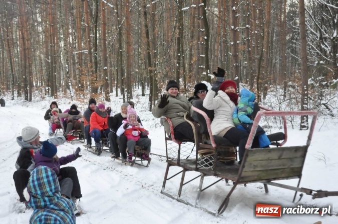 Zdjęcie w galerii na portalu naszraciborz.pl: Samborowice zajechały do Jankowic, czyli koncert a teraz kulig zbliża dwie zgrane wioski wiadomości z regionu