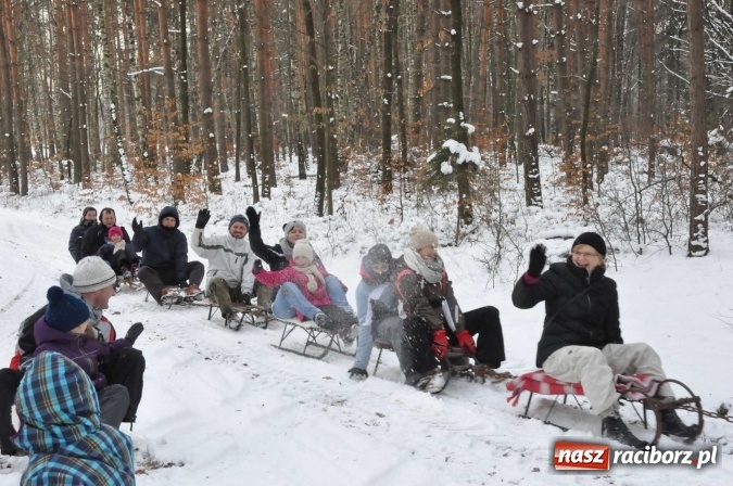 Zdjęcie w galerii na portalu naszraciborz.pl: Samborowice zajechały do Jankowic, czyli koncert a teraz kulig zbliża dwie zgrane wioski wiadomości z regionu