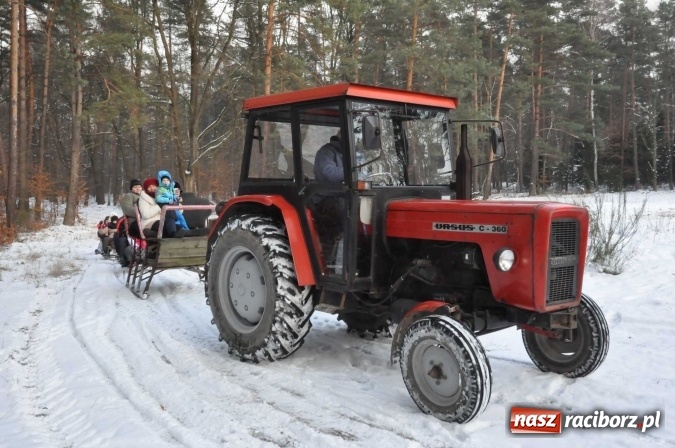 Zdjęcie w galerii na portalu naszraciborz.pl: Samborowice zajechały do Jankowic, czyli koncert a teraz kulig zbliża dwie zgrane wioski wiadomości z regionu