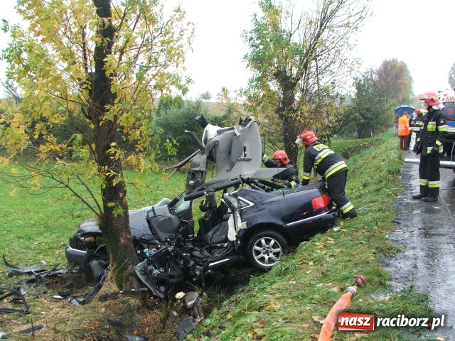 Zdjęcie w galerii na portalu naszraciborz.pl: Wypadek w Rzuchowie, audi w rowie wiadomości z regionu