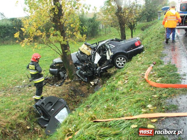 Zdjęcie w galerii na portalu naszraciborz.pl: Wypadek w Rzuchowie, audi w rowie wiadomości z regionu