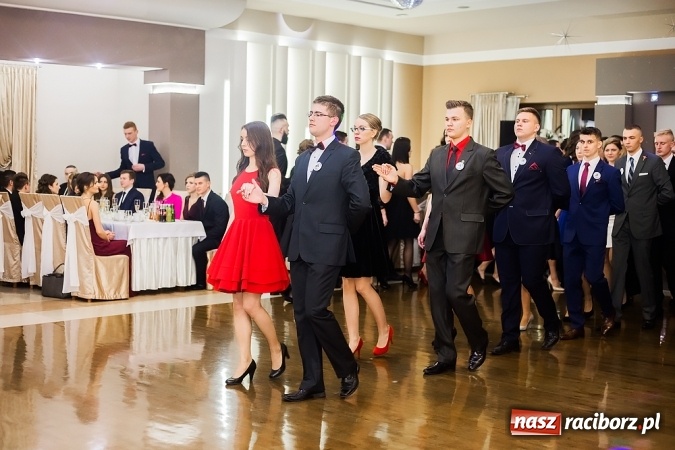 Zdjęcie w galerii na portalu naszraciborz.pl: Maturzyści z Mechanika zamykają w Bravo w Tworkowie sezon studniówkowy FOTO i WIDEO wiadomości z regionu