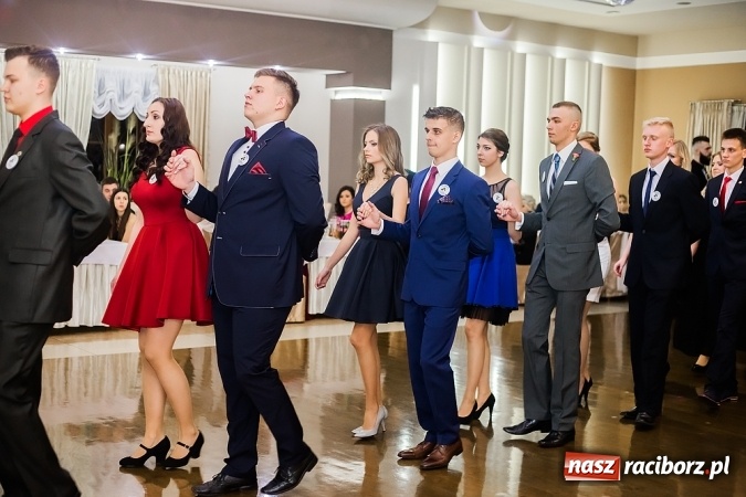 Zdjęcie w galerii na portalu naszraciborz.pl: Maturzyści z Mechanika zamykają w Bravo w Tworkowie sezon studniówkowy FOTO i WIDEO wiadomości z regionu